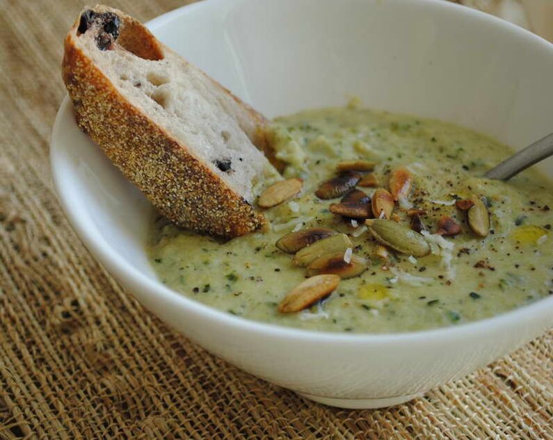 In the diet of those who want to eliminate parasites, puree soup with pumpkin seeds and garlic