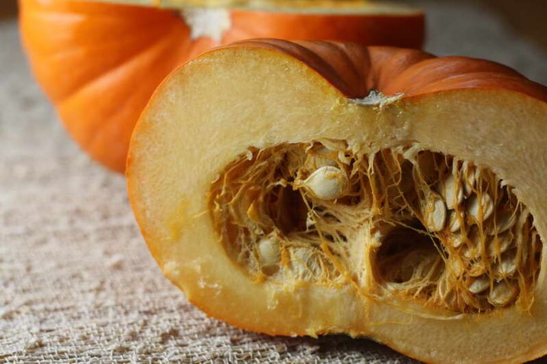 The maximum benefit of unpeeled pumpkin seeds is achieved in the fight against parasites