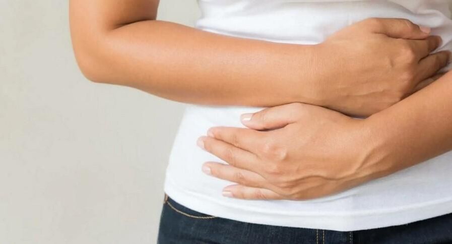 abdominal pain caused by worms